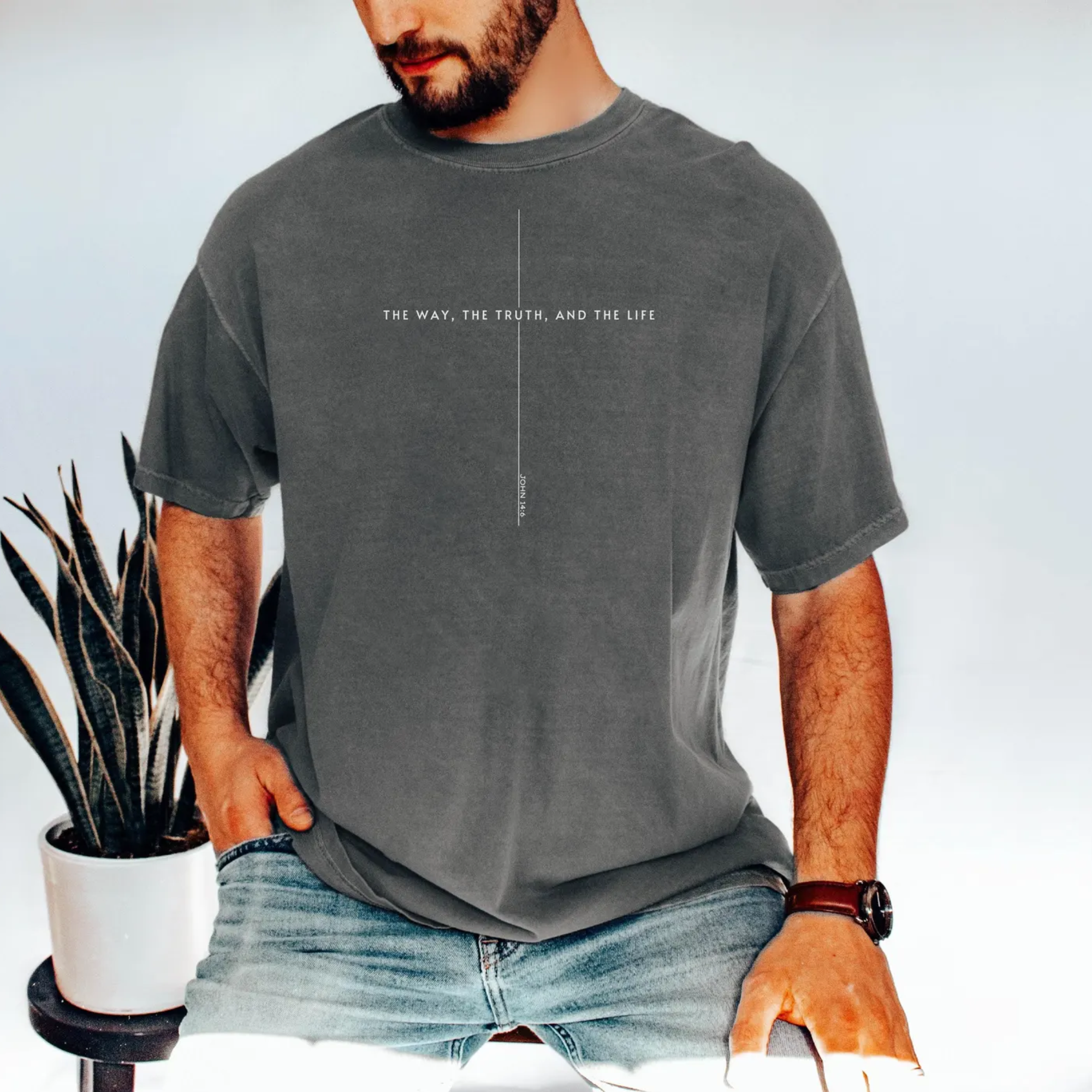 Jesus is king "T-shirt around"